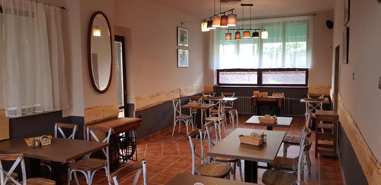 Pension & Restaurace Na Rychte ปราก ภายนอก รูปภาพ